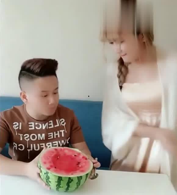 贵州表妹吃瓜,一场味蕾与视觉的盛宴