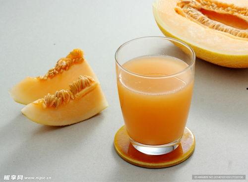 大头和小伙吃哈密瓜,大头与小伙的哈密瓜美食之旅